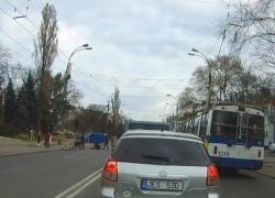 На Рышкановке велосипедист сбил пешехода