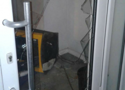 Бандиты на Чеканах взломали платежный терминал, который был установлен с нарушениями