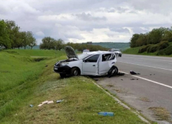 Mercedes протаранил машину полиции под Оргеевом, есть пострадавший 