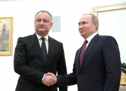 Президент РФ Владимир Путин поздравил молдавского лидера Игоря Додона