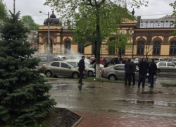 В центре Кишинева на ходу загорелся автомобиль