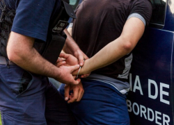 «Зайца», прятавшегося под сидением автобуса, обнаружили молдавские пограничники 