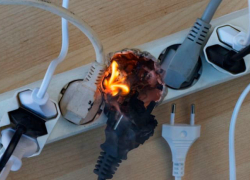 На одном из кишиневских предприятий три человека пострадали из-за повреждения электрокабеля