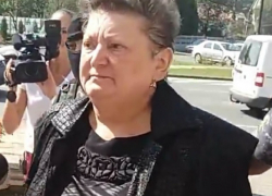 Робин Гуд в юбке: сотрудница банка украла миллионы леев и пожертвовала их бедным и церкви