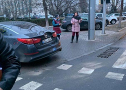 Троллейбус столкнулся с люксовым BMW в центре города, на пересечении бульвара Штефана чел Маре с Лазо 