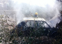 Автоворы попали в ДТП и сожгли угнанный Volkswagen 