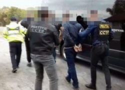 На границе задержаны двое граждан Румынии, собиравшиеся вывезти из страны трех девушек для занятия проституцией