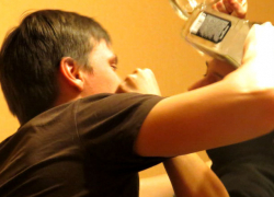 Ревнивый мужчина застукал в Бендерах сожительницу в квартире пенсионера и получил от того удар ножом