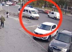 Авария в Кишиневе с участием Volvo и такси попала на видео