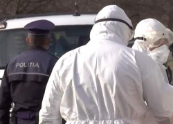 Женщину с симптомами коронавируса доставили в больницу с помощью полиции