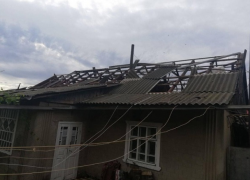 В Басарабяске дом "взлетел на воздух" после урагана