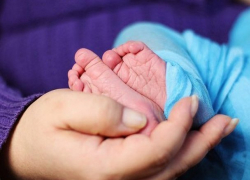 Женщина родила ребенка на остановке в Кагуле: младенца пришлось спасать