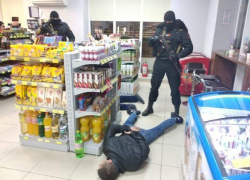 Операция спецназа: наркоторговцев задержали прямо в супермаркете