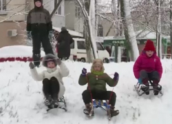 Мальчик на санках пострадал, врезавшись в микроавтобус в Страшенах