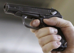 Пьяный мужчина устроил стрельбу в подъезде дома на Буюканах