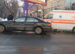 Срочно – в Кишинёве машина скорой помощи врезалась в другой автомобиль 