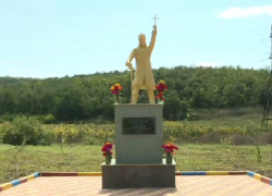 В Чимишлийском районе установили мини-копию столичного памятника Штефану чел Маре