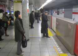 Гибель девушки в метро Бухареста вынудила власти установить специальную защиту