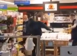 Два пьяных приятеля устроили боксерский поединок прямо в одном из кишиневских супермаркетов