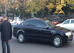 Мать с ребенком на руках на Буюканах сбил черный автомобиль правительства Молдовы