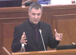 Октавиан Цыку вновь обливает грязью Санду и Нэстасе - на сей раз он обвиняет их в предательстве румынских интересов