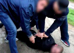 Перестрелка в Гратиештах с задержанием молодых людей, жестоко убивших и обезобразивших мужчину, попала на видео 