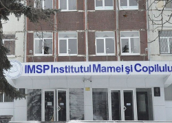 Институт матери и ребенка выплатит 200 тыс. девушке, которая сделала аборт в туалете