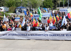 Поднимете зарплаты! Профсоюзы просят подумать о людях 