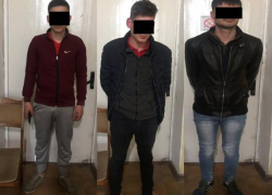 Кишинев становится опасным! Трое пьяных парней ограбили молодого человека на улице