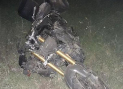 Выживший в аварии минувшей ночью мотоциклист обвиняет в произошедшем полицейских - они создали аварийную ситуацию