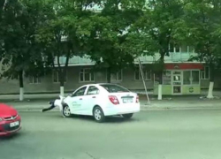 Инцидент на Ботанике - автомобиль сбил пешехода, тот отказался от скорой помощи, сказав, что спешит