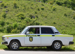 Молодого мужчину с 17 ножевыми ранениями обнаружили в поле в Каларашском районе 