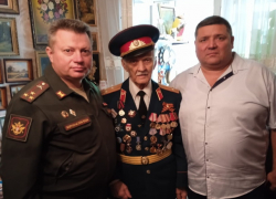 Суворовцы-участники Парада Победы 1945 года получили помощь от России