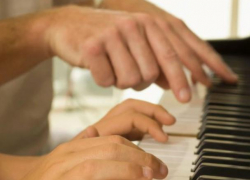 48-летний учитель музыки занимался сексом с детьми и снимал их на мобильный телефон