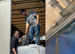 Дальнобойщик из Молдовы обнаружил «зайцев» в своем грузовике и сдал их румынской полиции 