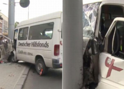 "История повторяется" - в Кишиневе водитель микроавтобуса потерял сознание за рулем и спровоцировал аварию у мединститута