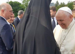 Филип с делегатами поспешил в Яссы, чтобы пожать руку Папе Римскому и рассказать "об успехах европейского продвижения"