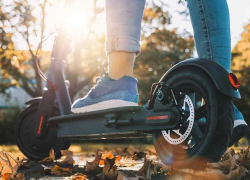 Сын полицейского на электросамокате сбил пенсионерку: женщина получила тяжелые травмы