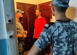 Внимание! По Бендерам гуляет педофил и "прикармливает" детей странными подарками