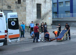 Молодой человек за рулем автомобиля сбил девушку на «нехорошей» зебре в Кишиневе