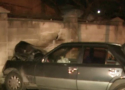 Молодые люди чудом выжили в иномарке, которая разбилась в Кишиневе