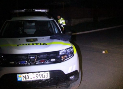 Мотоциклист забросал камнями полицейский патруль в Унгенах