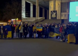 В центре Кишинева люди вышли покричать "Слава Украине!"