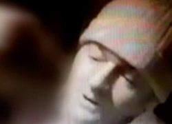 Педофил, совершивший секс-насилие в лифте против девочки и ее брата, попал на видео