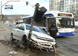 В Кишиневе произошло ДТП: девушка въехала в светофор