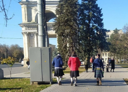 Мужчины в юбках наводняют улицы Кишинева