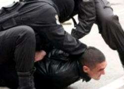 При задержании сбежавшего из бельцкой тюрьмы особо опасного преступника прокурор сломал палец