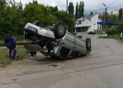 Ещё две аварии произошли в столице, в одном случае машина перевернулась на крышу после столкновения с поездом!