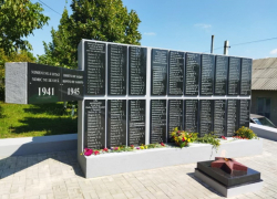 Братская могила красноармейцев, освобождавших Молдову, отреставрирована и заново открыта в Унгенском районе