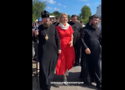 Ирина Влах вместе с жителями Сорок приняла участие в крестном ходе с иконой Божией Матери «Троеручица»: «Верю в силу молитвы»